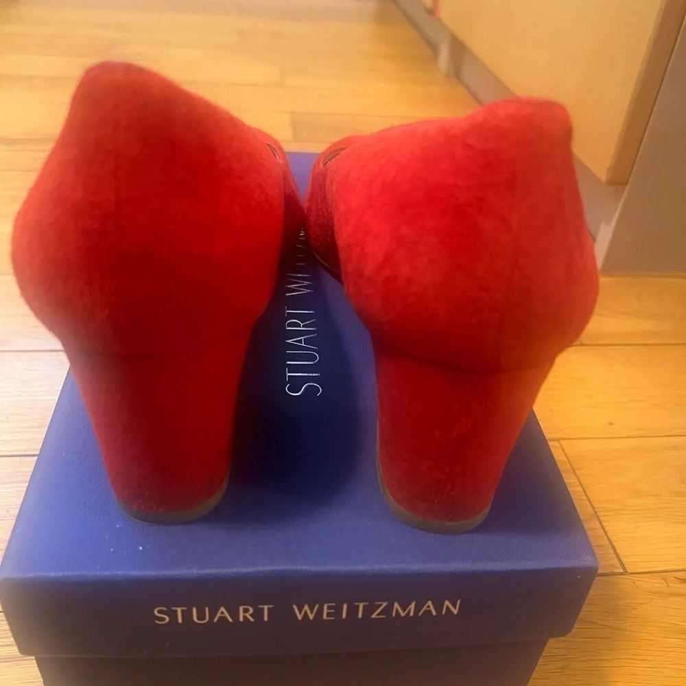💯 authentic Stuart Weitzman red suede pumps! - Picture 2 of 6
